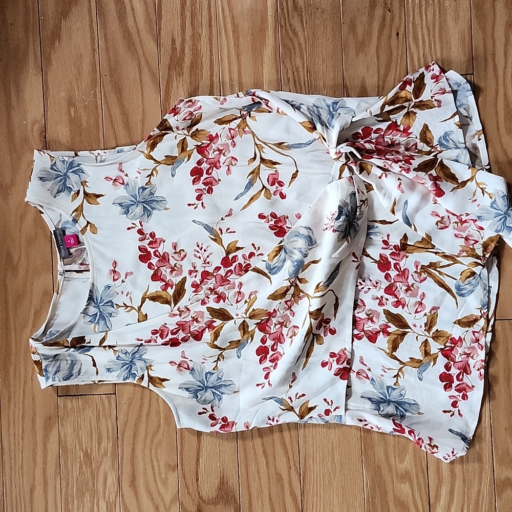 Vince Camuto Small Sleeveless Blouse